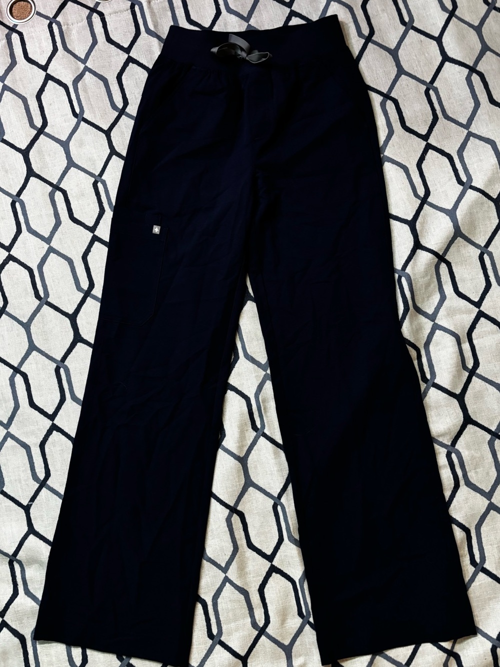 Figs navy Isabel Wide Let Scrub Pant size XS/T NWOT